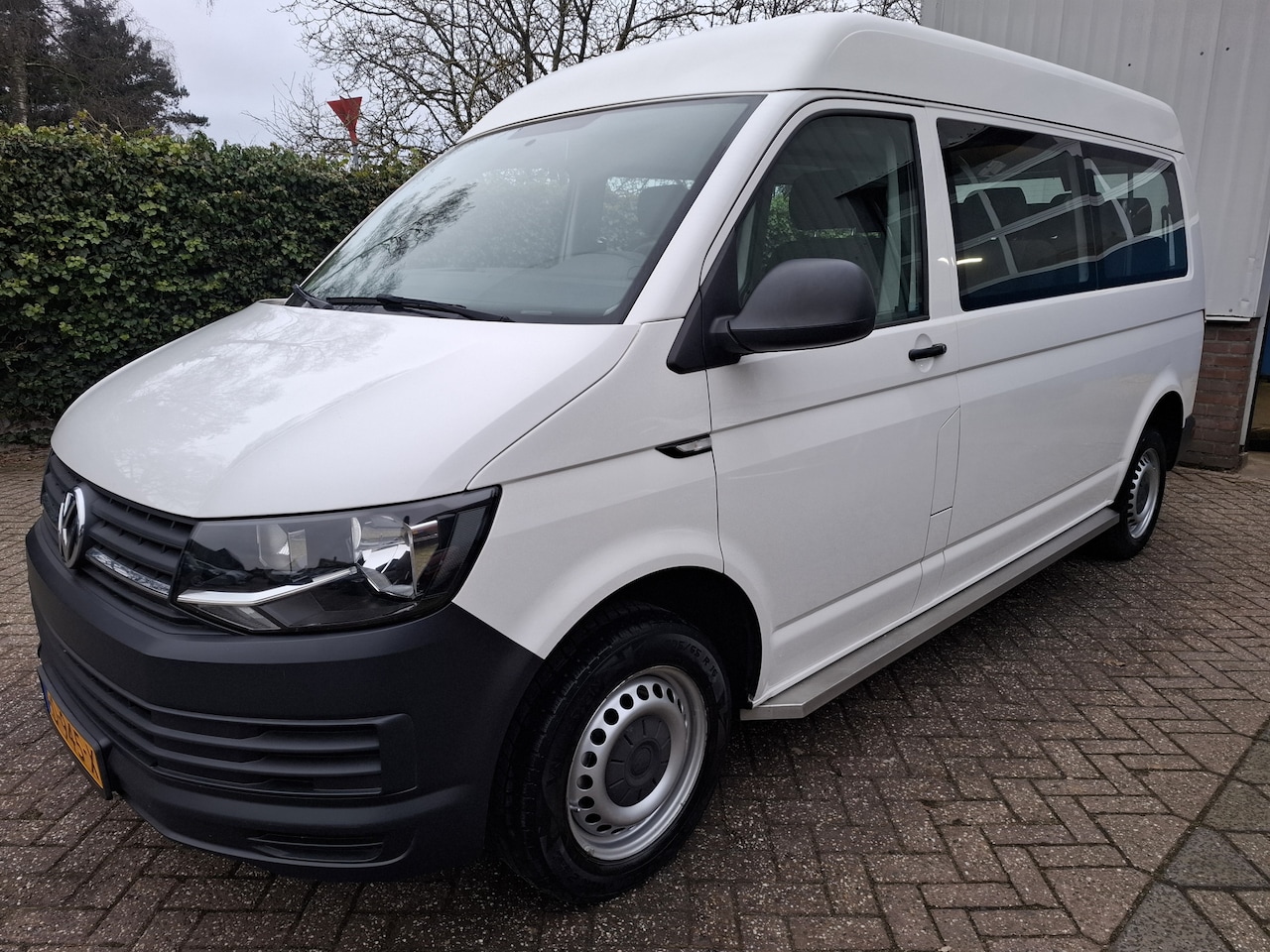 Volkswagen Transporter Kombi - 2.0 TSI L2H2 18950.- INCL BTW 9-PERSOONS BENZINE 150PK - AutoWereld.nl