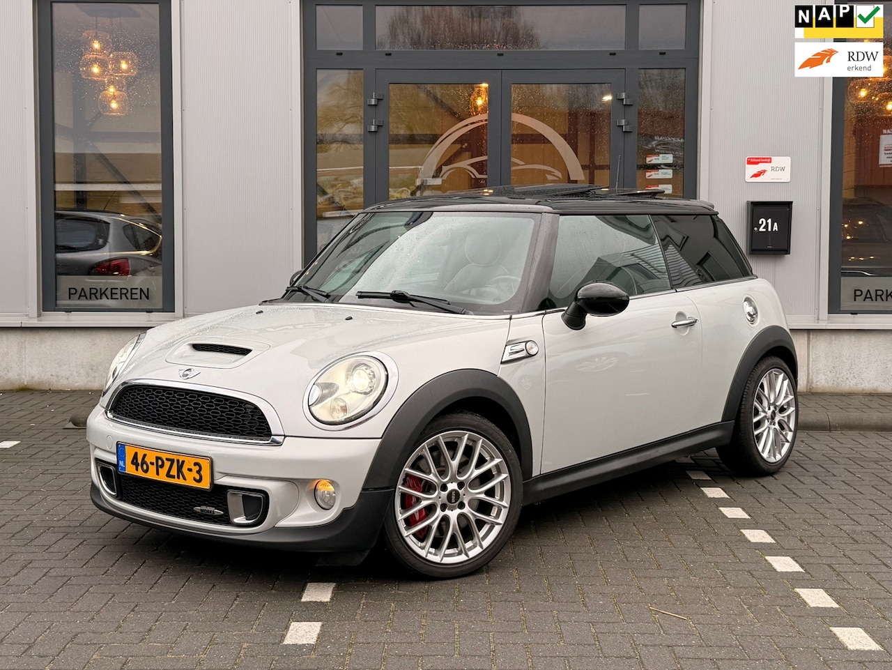 MINI John Cooper Works - Mini 1.6 Chili|Pano|Leer|Navi|Xenon - AutoWereld.nl
