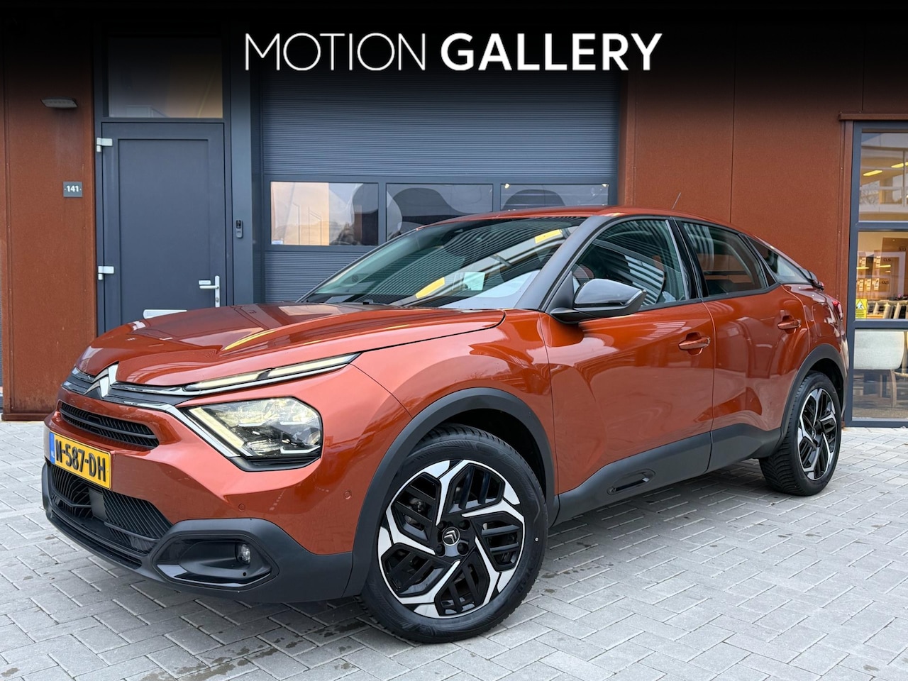 Citroën C4 - 1.2 Puretech Business Plus | HUD | Stuur- & Stoelverw. | Keyless | Navi | CarPlay | 18” | - AutoWereld.nl