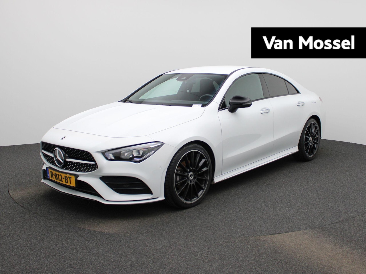 Mercedes-Benz CLA-Klasse - 180 AMG Line AUTOMAAT | AMG LINE | NIGHT PAKKET | AMBILIGHT | WIDESCREEN | STOELVERWARMING - AutoWereld.nl
