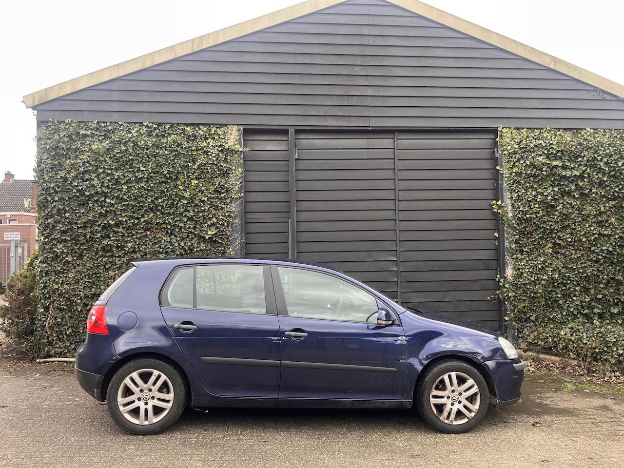 Volkswagen Golf - 1.6 FSI Turijn AIRCO-NAVI-BLUETOOTH-TREKHAAK - AutoWereld.nl