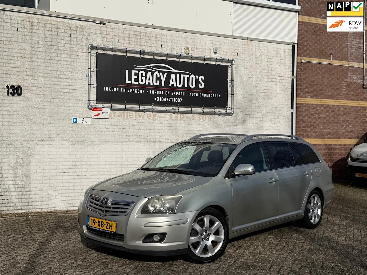 Toyota Avensis Wagon - 2.4 VVTi Executive Business - APK 12/2026 - BOMVOL OPTIES - RIJDT & SCHAKELT GOED! - AutoWereld.nl