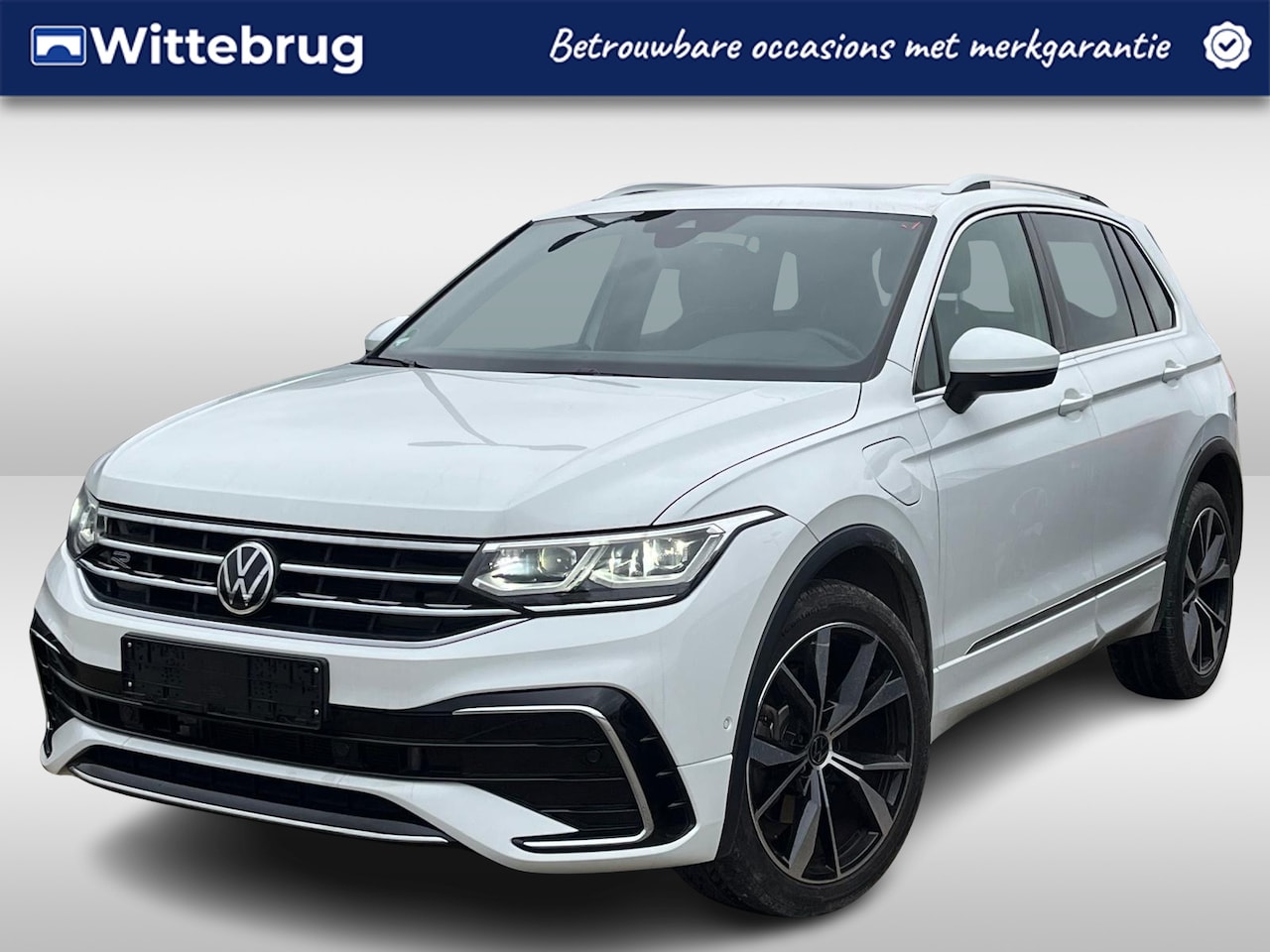 Volkswagen Tiguan - 1.4 TSI 245pk eHybrid R-Line Business+ / Panoramadak / IQ LED / Voorstoelen verwarmbaar / - AutoWereld.nl