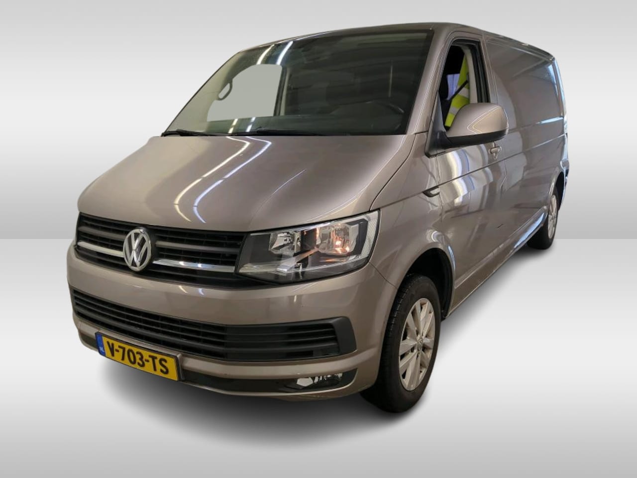 Volkswagen Transporter - 2.0 TDI L2 H1 Automaat - AutoWereld.nl