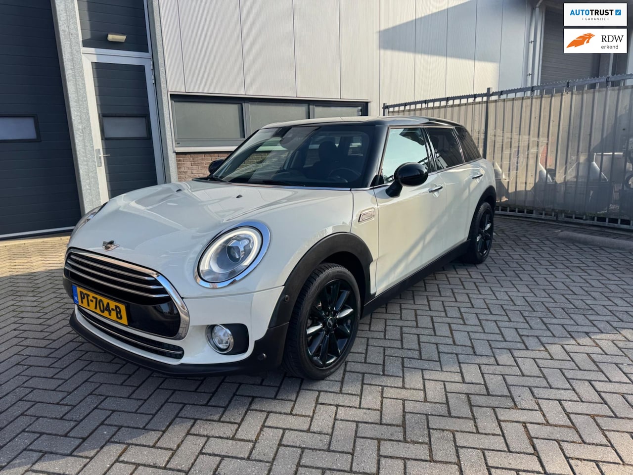 MINI Clubman - 1.5 Cooper Chili Serious Business Mini 1.5 Cooper Chili Serious Business, LED, Trekhaak, Navi, Stoelverwarming etc. - AutoWereld.nl