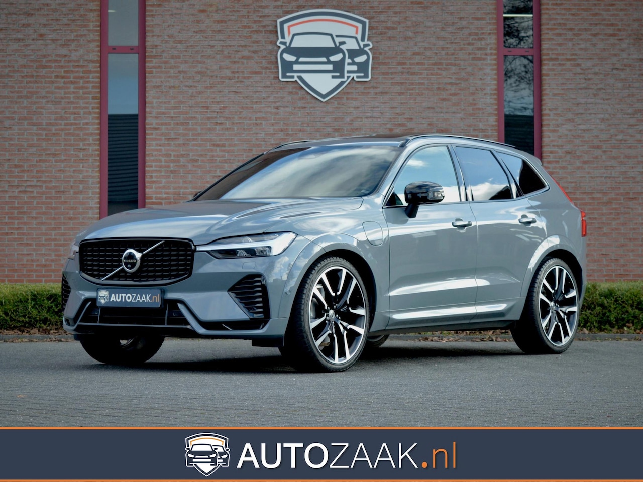 Volvo XC60 - T8 Recharge AWD R-Design |Four-C | 360° | Trekhaak - AutoWereld.nl