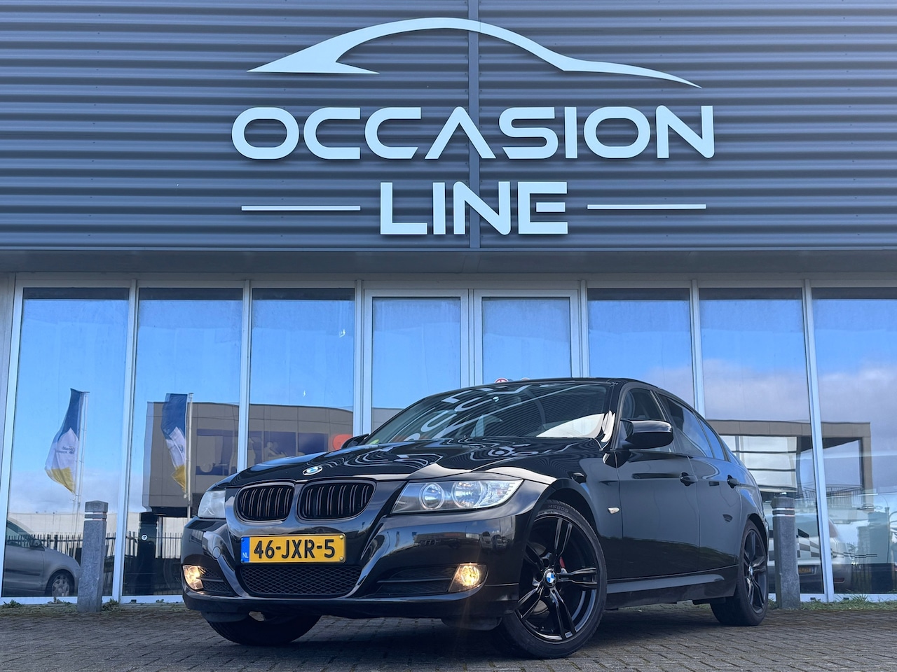 BMW 3-serie - 318i Business Line | Navi | Cruise | P-sens | LM Velgen | Elek Ramen - AutoWereld.nl