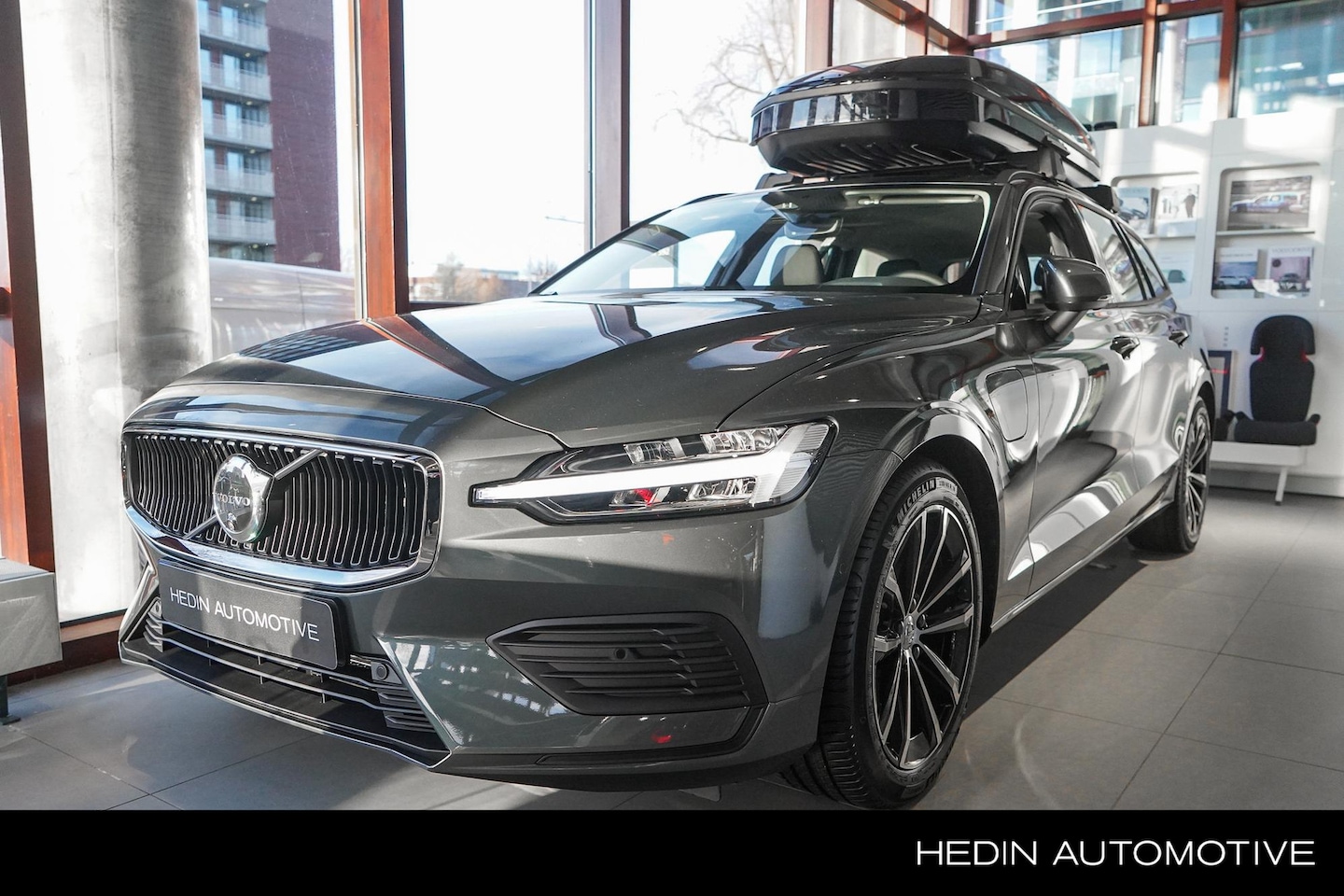 Volvo V60 - 2.0 T6 Plug-in hybrid AWD Business Edition | Adaptive Cruise | 18 inch LM velgen | Leder | - AutoWereld.nl