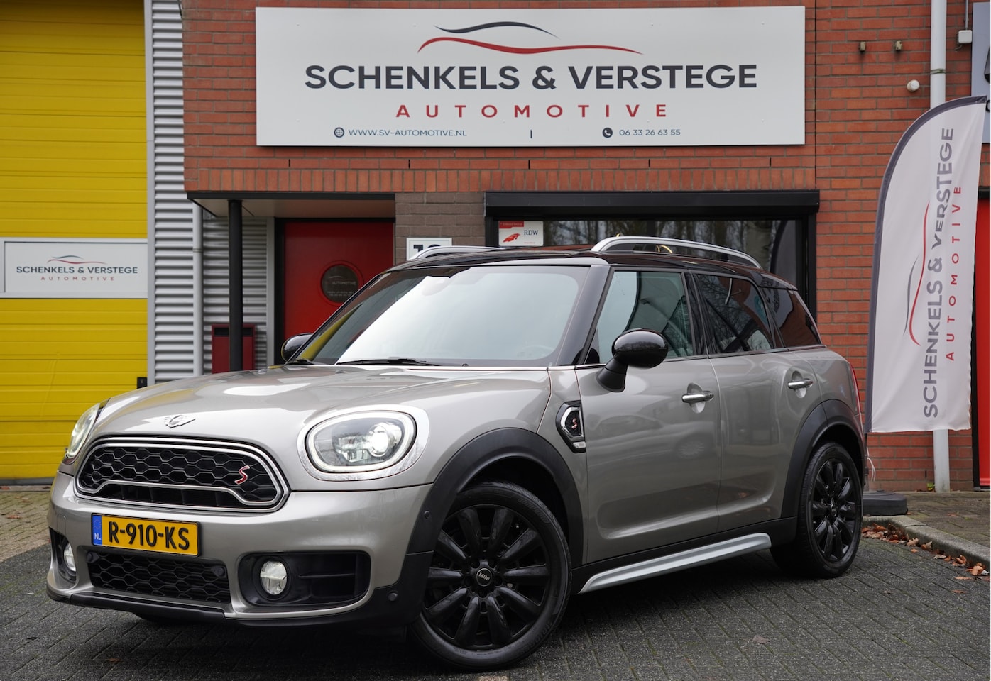 MINI Countryman - COOPER S Automaat Chili / Panoramadak / Apple / Stoelverwarming - AutoWereld.nl