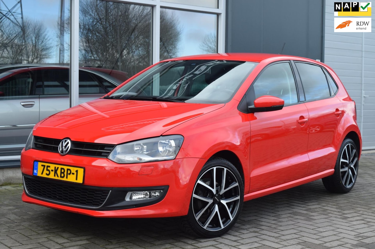 Volkswagen Polo - 1.4-16V Highline | Automaat | ½ Leder | NAP + APK 2-2027 ! - AutoWereld.nl