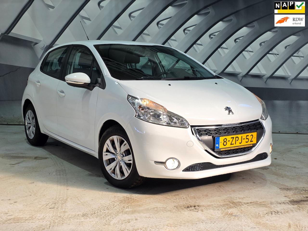 Peugeot 208 - 1.2 Blue Lease 5D Airco -- navigatie - AutoWereld.nl