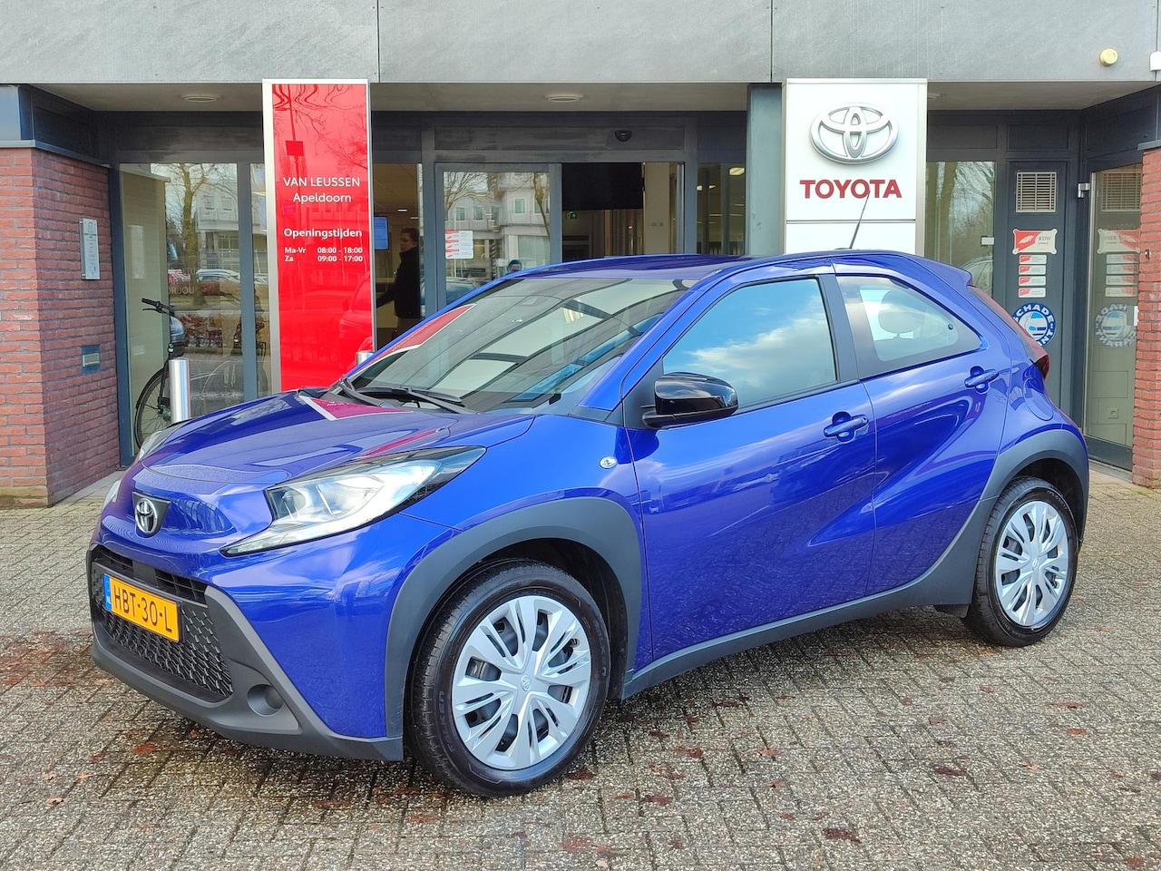 Toyota Aygo X - 1.0 VVT-i S-CVT PLAY AUTOMAAT APPLE/ANDROID AD-CRUISE AIRCO CAMERA BLUETOOTH EL-RAMEN/SPIE - AutoWereld.nl