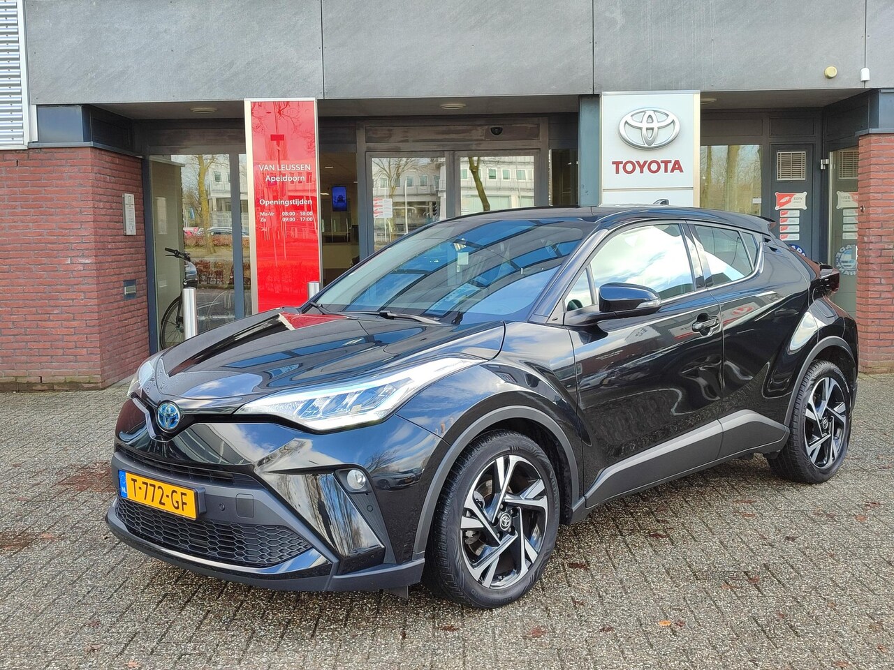 Toyota C-HR - 1.8 Hybrid DYNAMIC 4S-BANDEN NAVI KEYLESS LED 18'' LM-VELGEN APPLE/ANDROID PARK-SENSOREN C - AutoWereld.nl