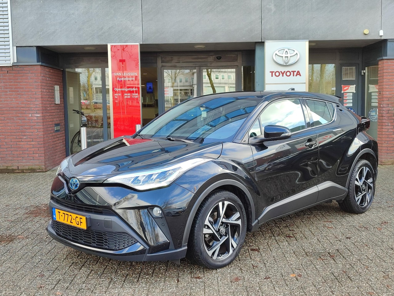 Toyota C-HR - 1.8 Hybrid DYNAMIC 4S-BANDEN NAVI KEYLESS LED 18'' LM-VELGEN APPLE/ANDROID PARK-SENSOREN C - AutoWereld.nl
