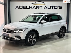 Volkswagen Tiguan - 1.5 TSI Life 150 PK Face Lift Automaat / Panorama dak / Navigatie full map / Adaptive Crui