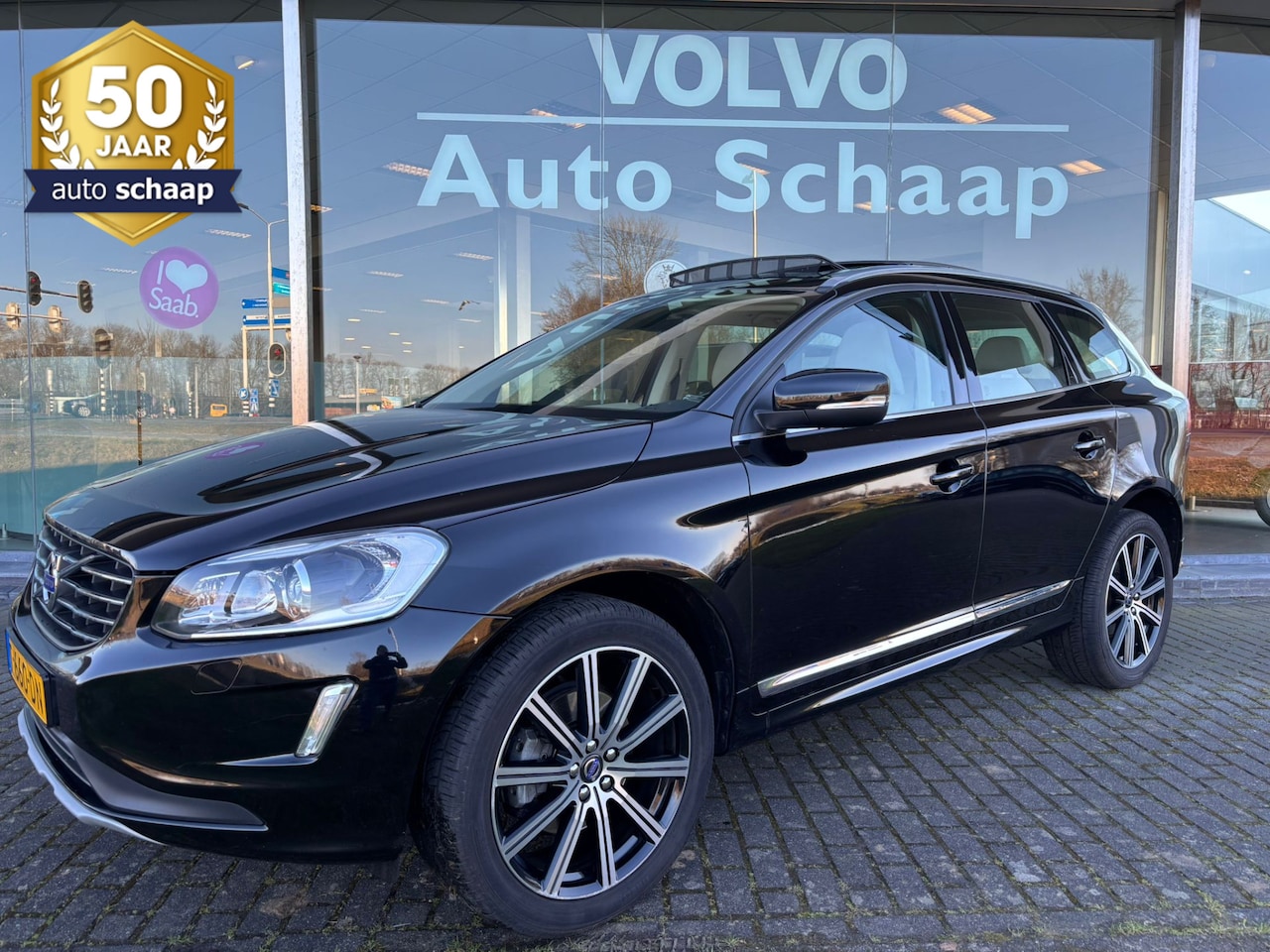 Volvo XC60 - 2.0 T5 FWD Summum Automaat | Rijklaar incl garantie | Panoramadak Xenon meesturend Verwarm - AutoWereld.nl