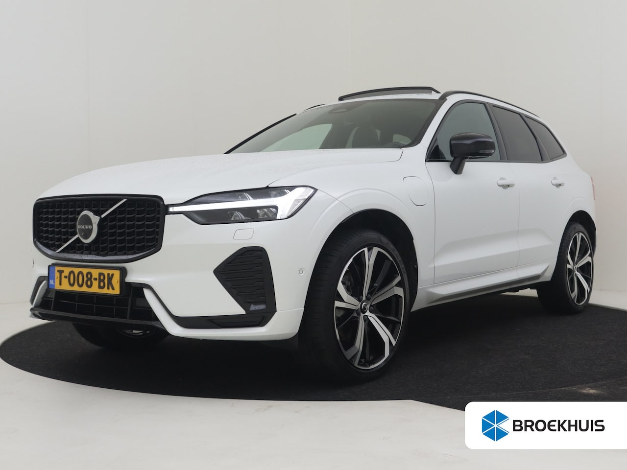 Volvo XC60 - 2.0 T8 Plug-in hybrid AWD R-Design 310pk AUTO | 360° camera | Leren bekleding | Elektrisch - AutoWereld.nl