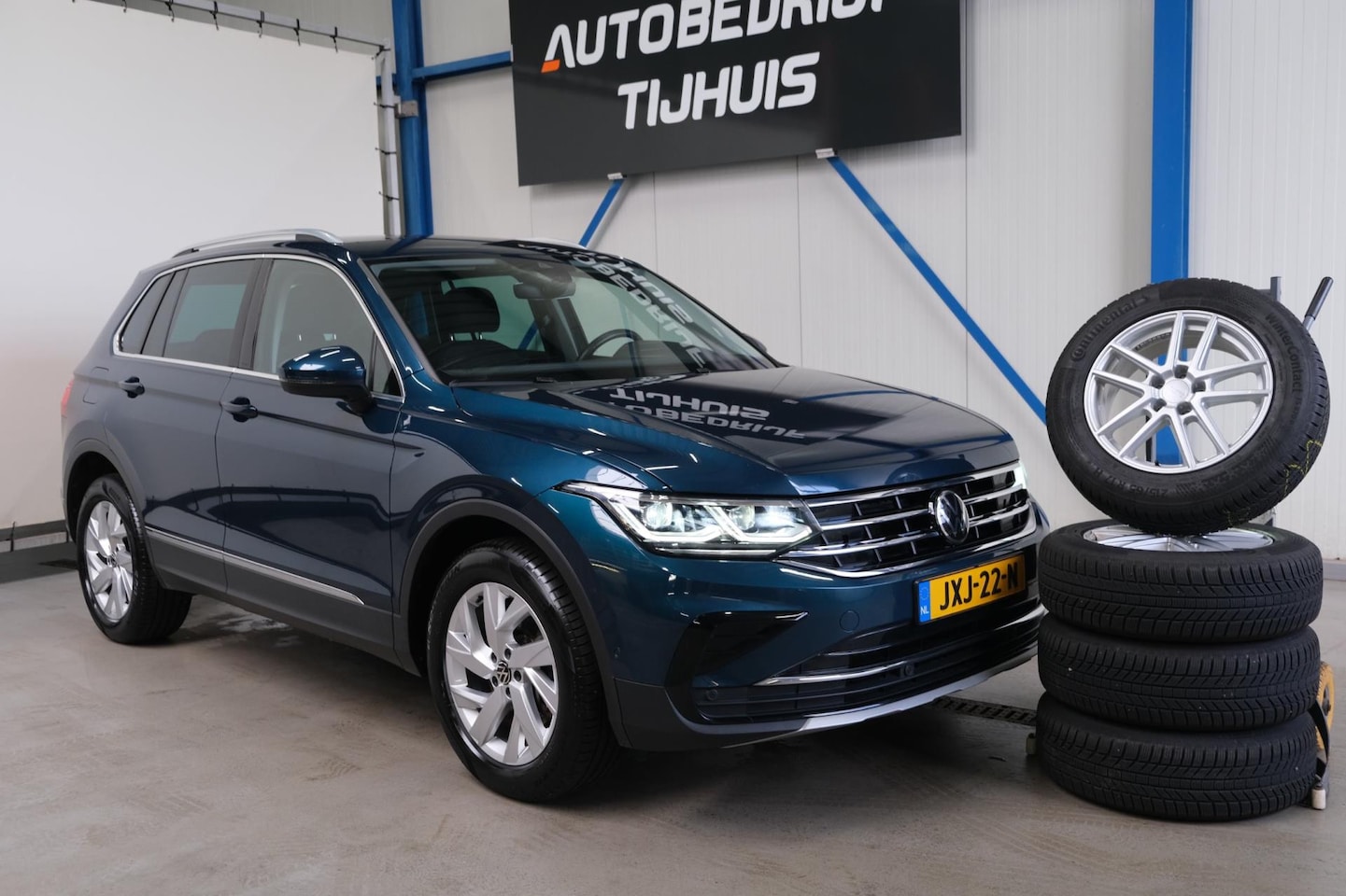 Volkswagen Tiguan - 1.4 TSI eHybrid Business+ - Airco, Cruise, Navi, PDC, Camera. - AutoWereld.nl