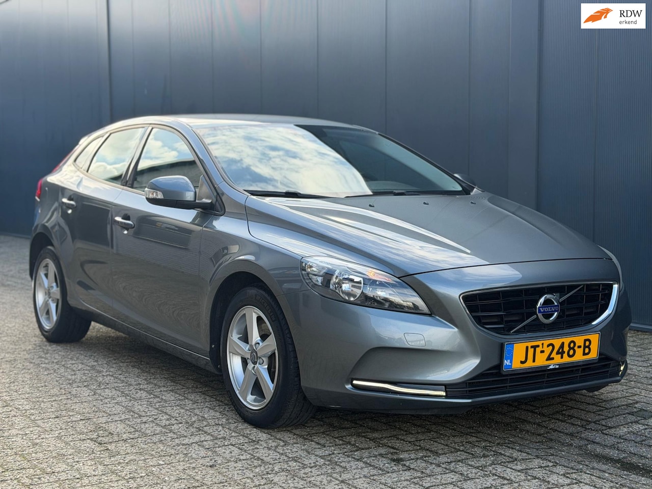 Volvo V40 - 2.0 D2 Automaat|100% dealer onderhouden|Topstaat! - AutoWereld.nl