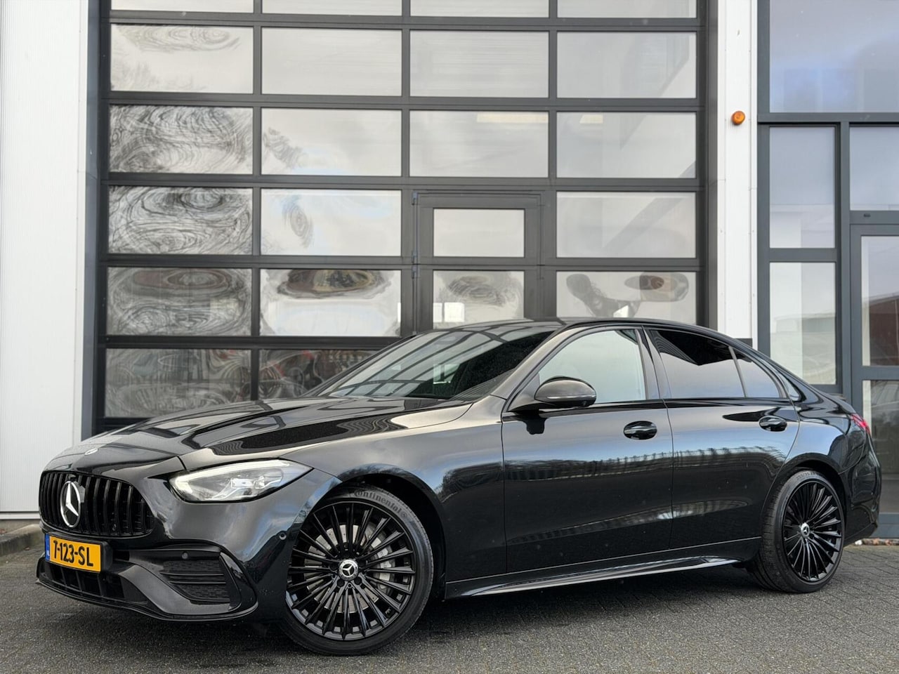 Mercedes-Benz C-klasse - 180 AMG / C63 AMG ed. / Sfeer / 360 / LUXE - AutoWereld.nl