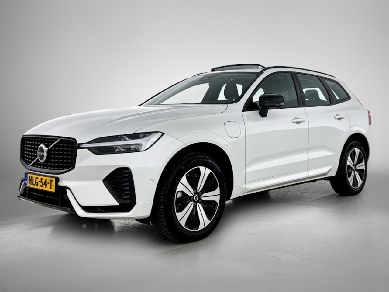 Volvo XC60 - T6 Plus Dark Recharge Plug-In Hybrid AWD - AutoWereld.nl