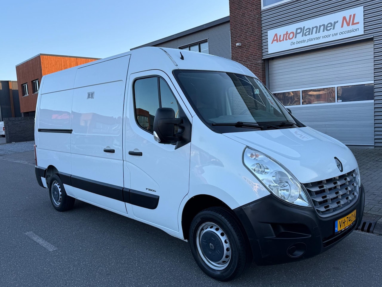 Renault Master - T33 2.3 dCi L2H2 Générique! 3-Pers.! Nwe APK! - AutoWereld.nl