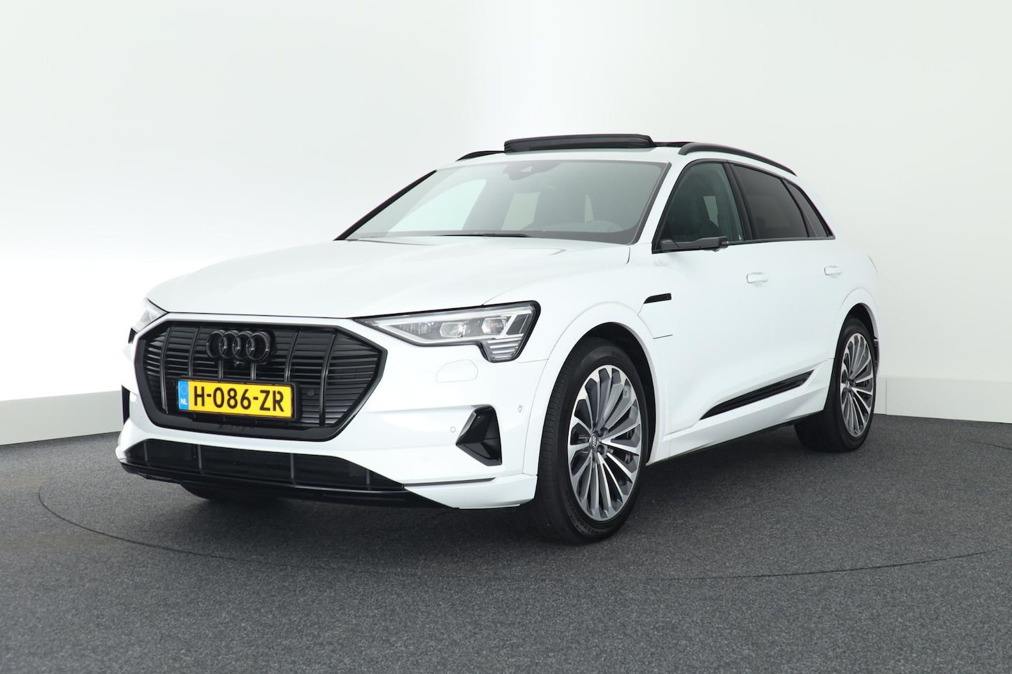 Audi e-tron - e-tron 55 408pk quattro advanced 95 kWh Trekhaak 360Camera Cameraspiegels B&O Leder Keyles - AutoWereld.nl