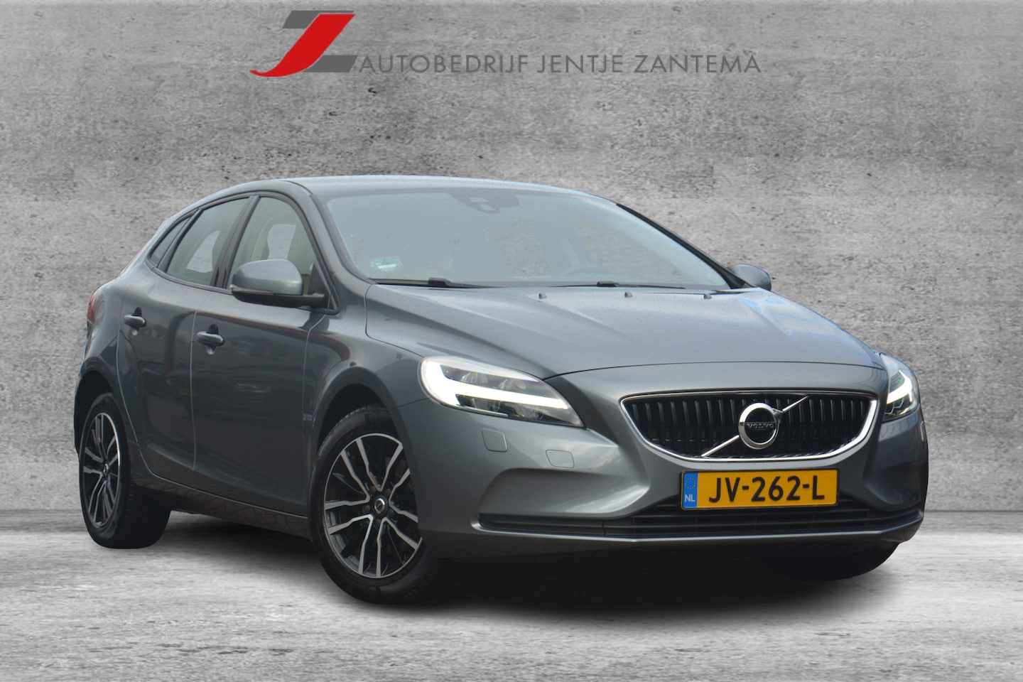 Volvo V40 - 2.0 T2 Momentum | LED Lampen | Cruise | Stoelverwarming | Leer | Nav | Trekhaak | Bluetoot - AutoWereld.nl