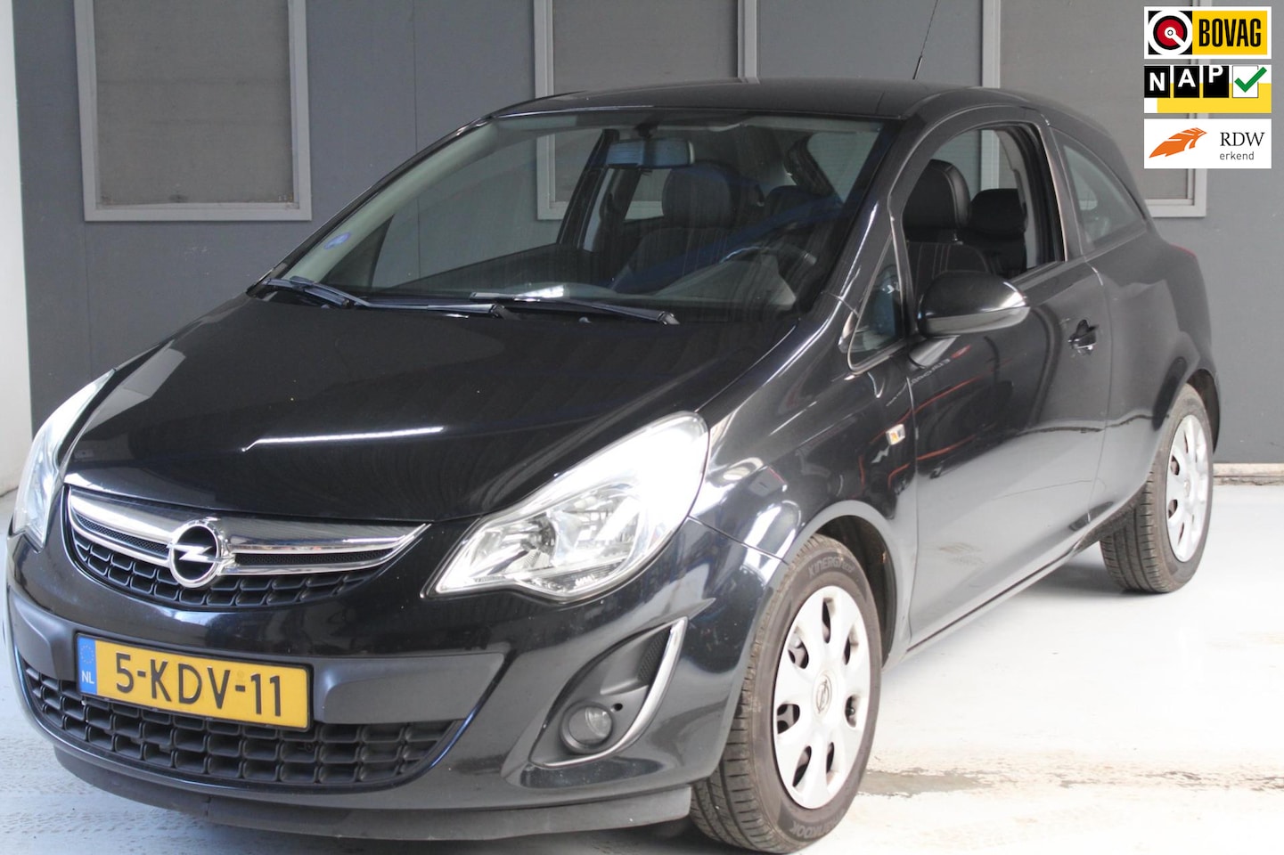 Opel Corsa - 1.4-16V Anniversary Edition 1.4-16V Anniversary Edition - AutoWereld.nl