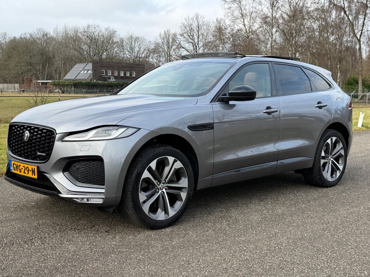 Jaguar F-Pace - 2.0 P400e PHEV R-Dynamic SE 404PK | Panorama dak | Stoelverwarming + ventilatie | Alcantar - AutoWereld.nl