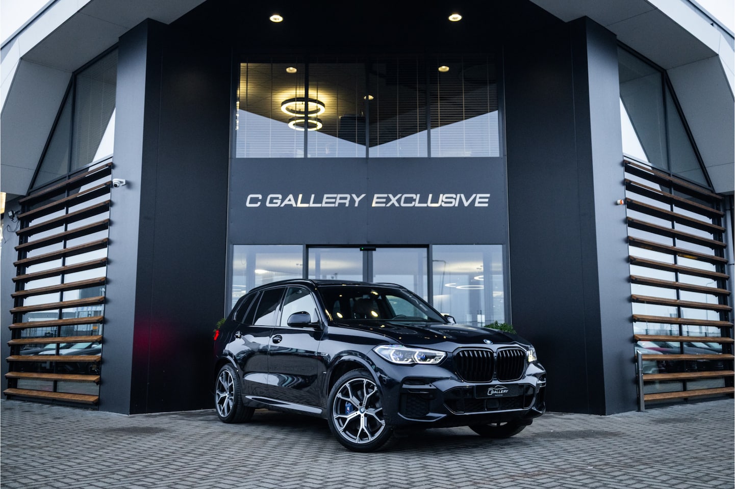 BMW X5 - xDrive45e High Executive - M Sport | Panorama | B&W | Laser | Elek. Trekhaak | Luchtvering - AutoWereld.nl