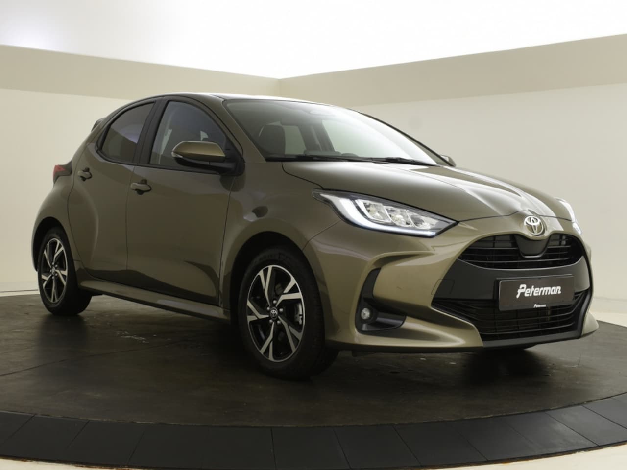 Toyota Yaris - 1.5 Hybrid 115 Style | LED | Stuur- en Stoelverwarming - AutoWereld.nl