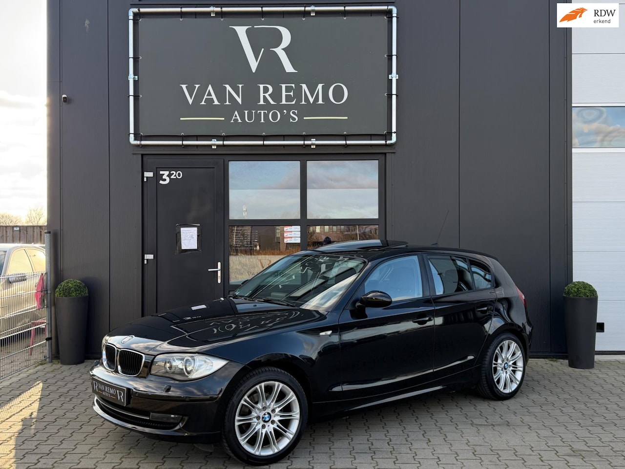 BMW 1-serie - 116i Cruise|Dak|Navi|Xenon|Pdc|Stoel v.w|Trekhaak|Vol! - AutoWereld.nl