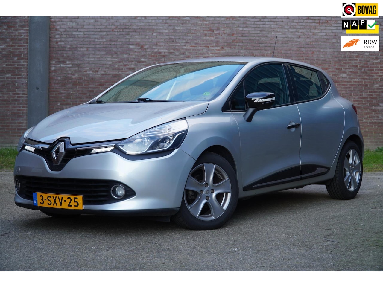Renault Clio - 0.9 TCe Expression 0.9 TCe Expression, Navigatie,cruise-control, Elektr, ramen voor, Lichtmetalen Velgen, Ned - AutoWereld.nl