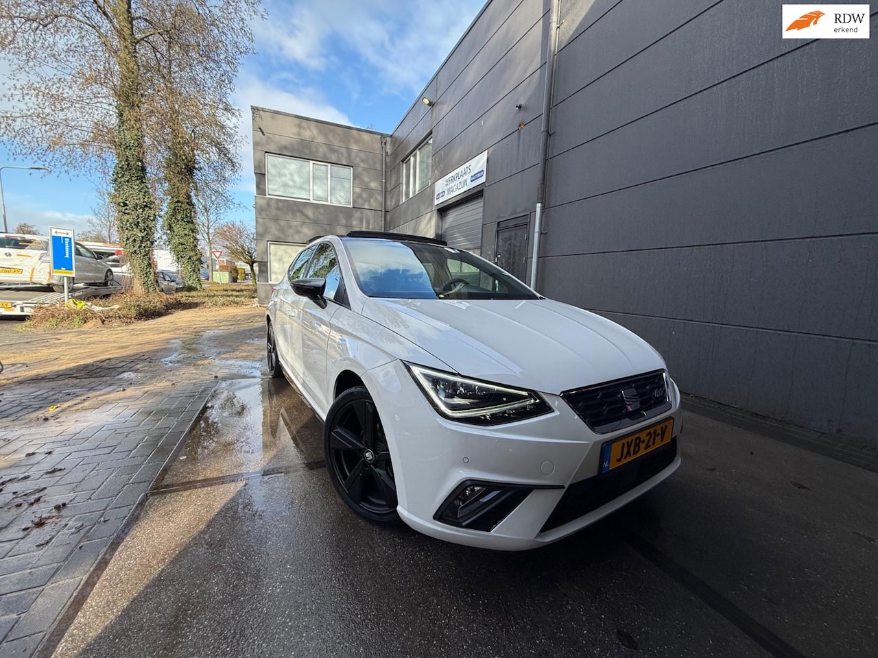 SEAT Ibiza - 1.0 TSI FR Pano/Carplay/Alcantara/Led/Lmv - AutoWereld.nl