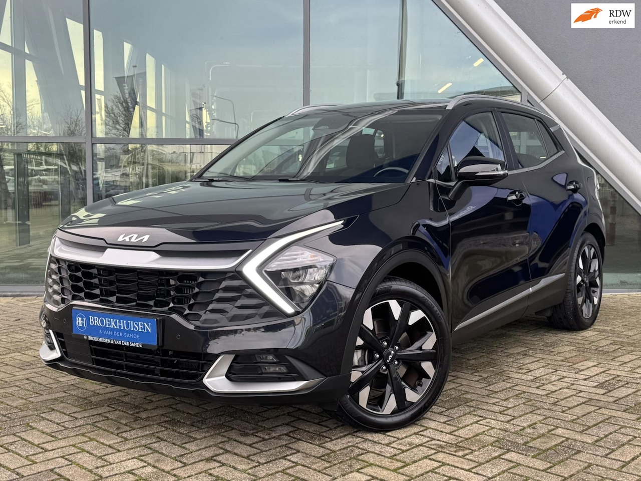 Kia Sportage - 1.6 T-GDi Plug-in Hybrid AWD DynamicLine 265pk Camera / Navigatie / Dealer Onderhouden - AutoWereld.nl