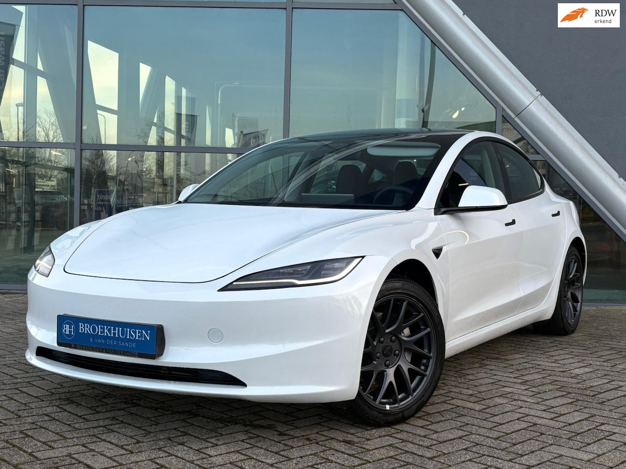 Tesla Model 3 - RWD Nw Model 60 kWh Panoramadak / 360 Camera / Warmtepomp - AutoWereld.nl