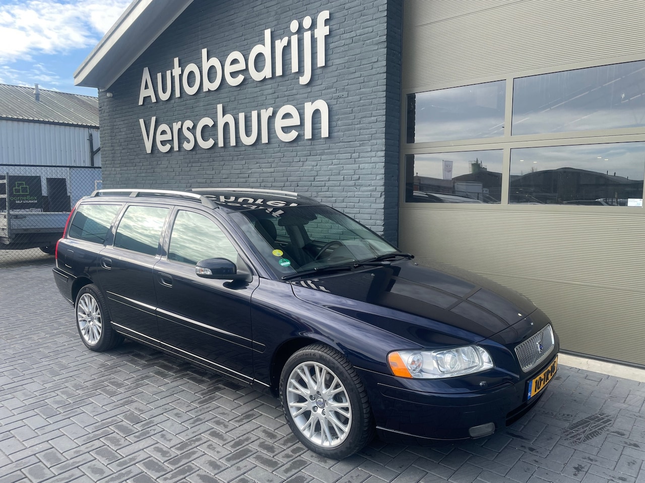 Volvo V70 - 2.0T Edition Sport trekhaak stoelverwarming xenon spoiler - AutoWereld.nl