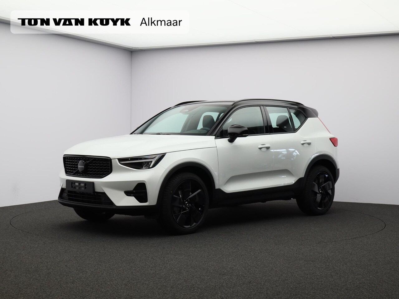 Volvo XC40 - 2.0 B4 Plus Black Edition / Nubuck Bekleding / Harman Kardon / Stoel+Stuurverwarming / Ada - AutoWereld.nl