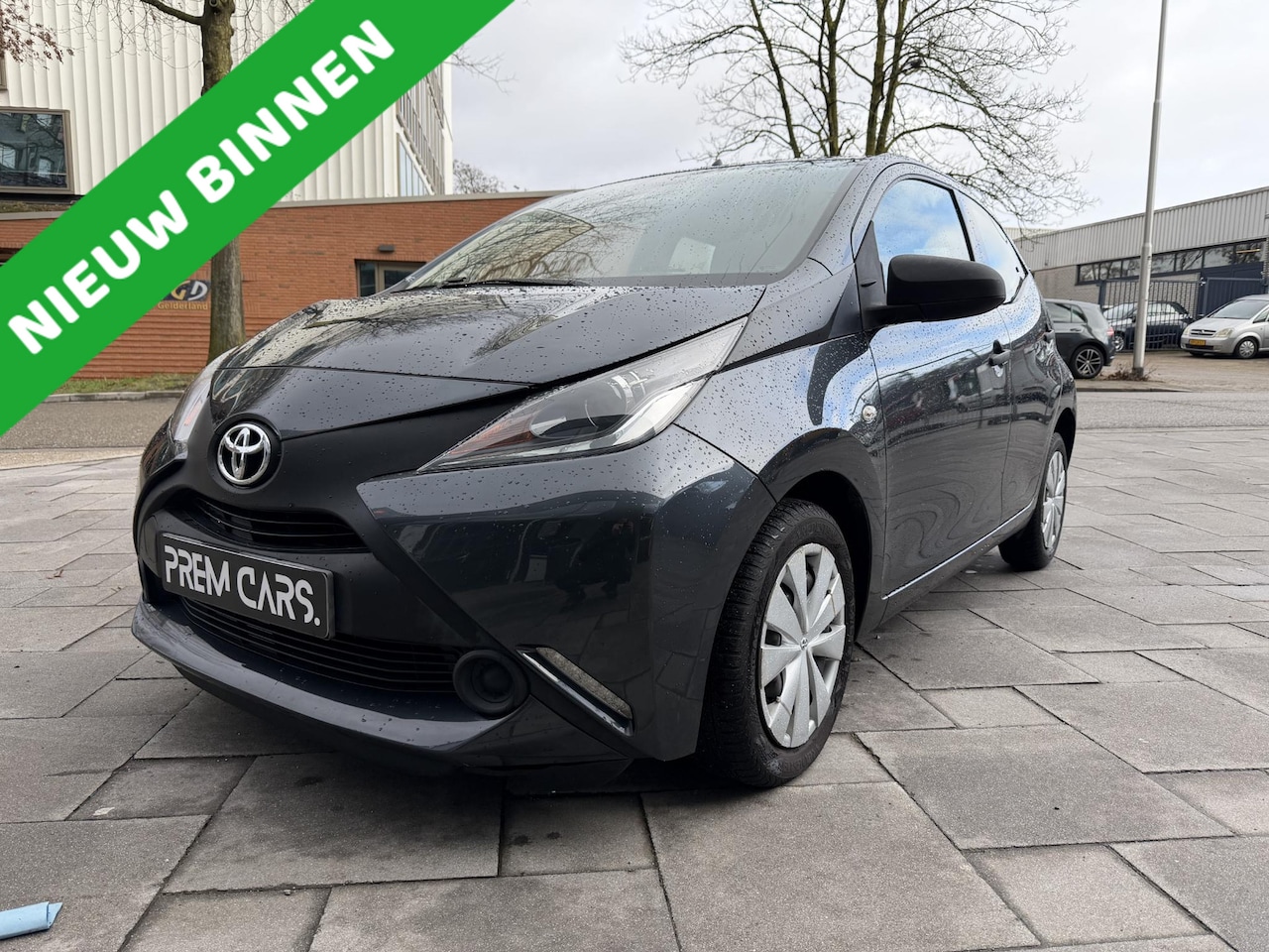 Toyota Aygo - 1.0 VVT-i x-fun Grijs | 129.641 km | 2017 - AutoWereld.nl
