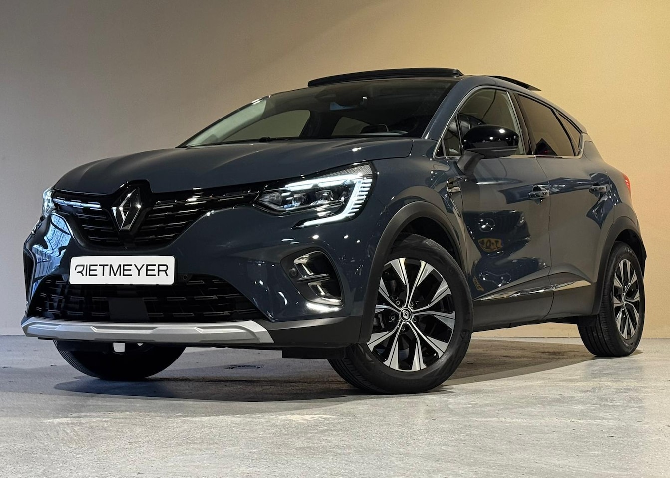 Renault Captur - 1.6 E-Tech Hybrid Business |Panorama dak |Camera | - AutoWereld.nl