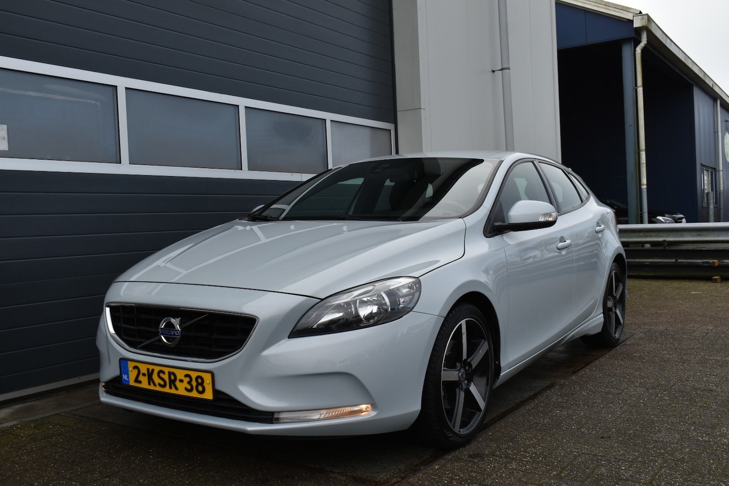 Volvo V40 - 1.6 T3 Kinetic 1.6 T3 Kinetic - AutoWereld.nl