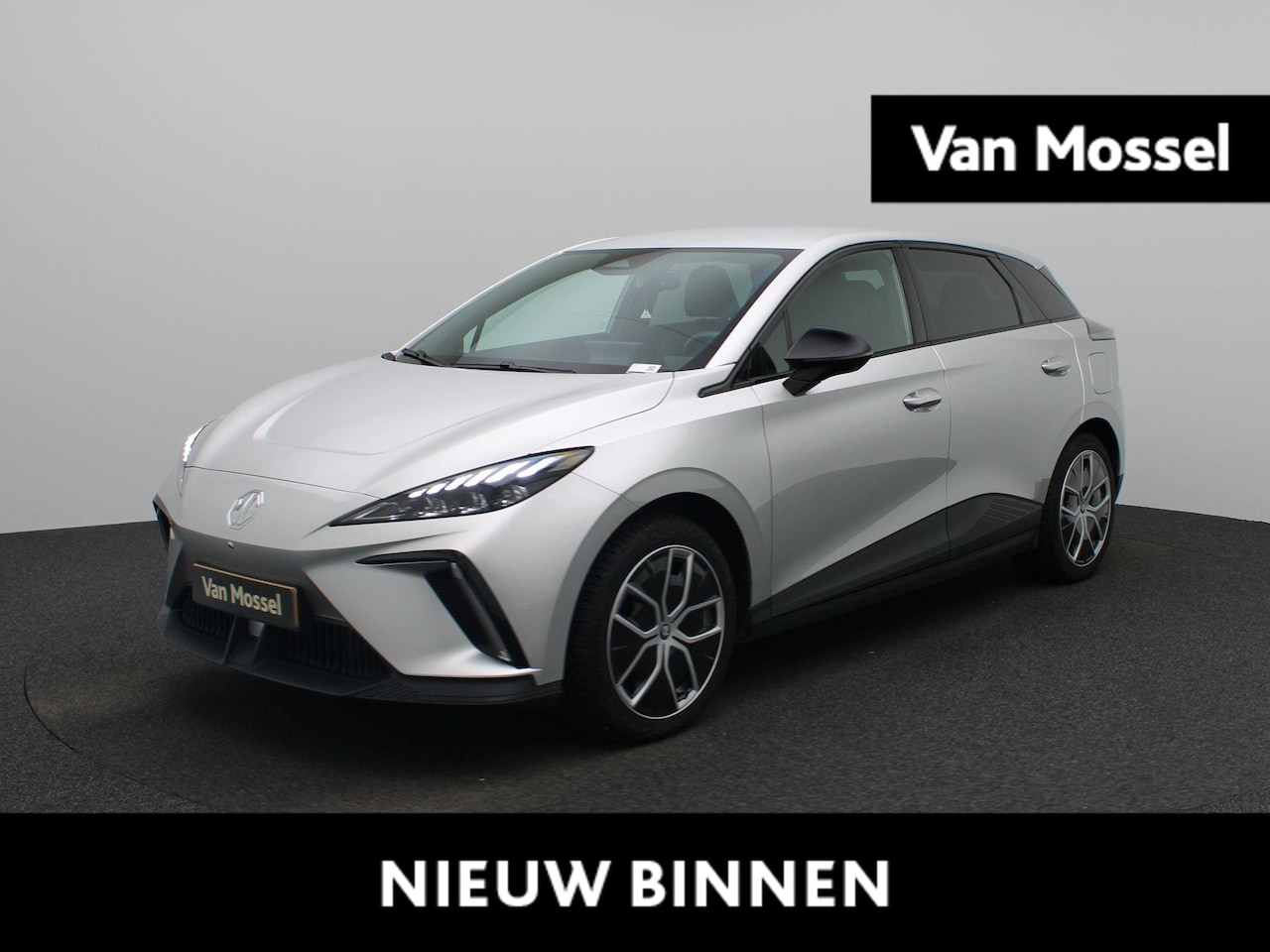 MG MG4 Electric - 64 kWh Luxury 204PK | Navigatie | Half-Lederen Bekleding | 360 Camera | Apple CarPlay & An - AutoWereld.nl