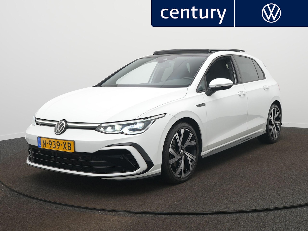 Volkswagen Golf - 1.5 eTSI R-Line 150PK / Panodak / IQ-Light / Adap. Cruise / 18 Inch - AutoWereld.nl