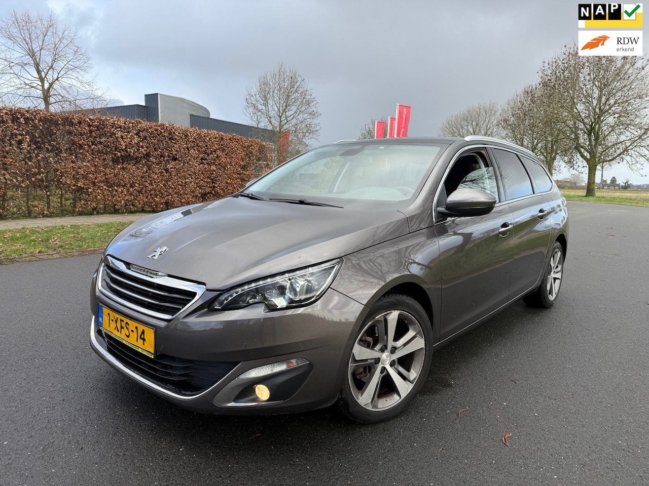 Peugeot 308 SW - 1.2 e-THP Première NAP/PANO/KEYLESS/APK/NAVI/CLIMA - AutoWereld.nl