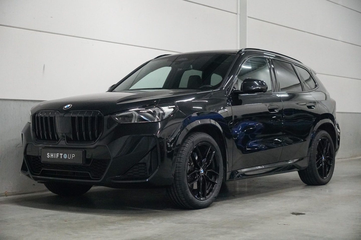 BMW X1 - sDrive20i M-Sport | Panoramadak | Harman Kardon | Head Up - AutoWereld.nl