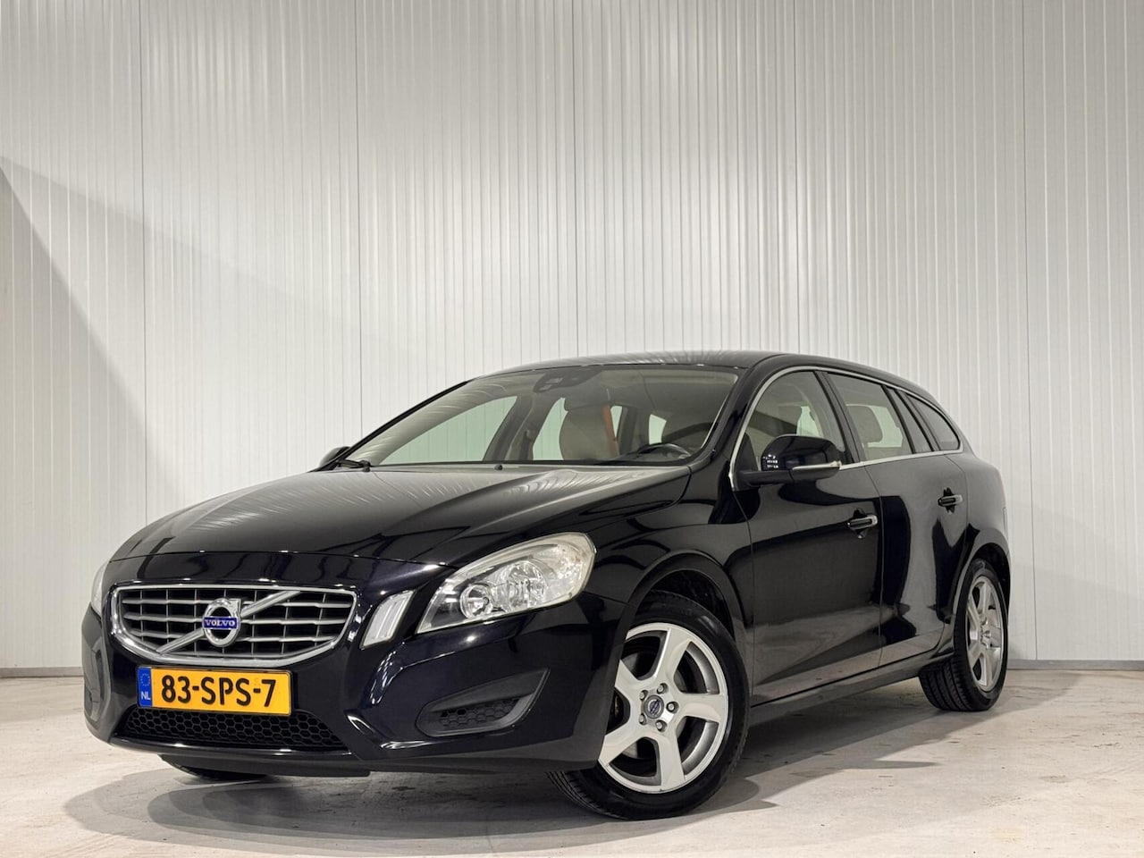 Volvo V60 - 1.6 T4 Summum|TREKHAAK|MEMORY|KEURIG ONDERHOUDEN - AutoWereld.nl