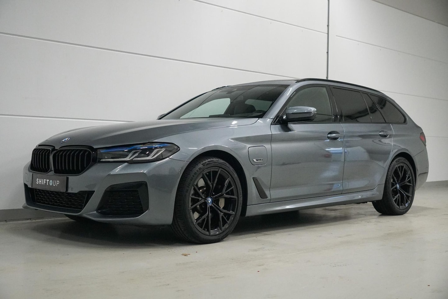 BMW 5-serie Touring - 530e M-Sport | Panoramadak | Head Up | Comfort Zetels - AutoWereld.nl