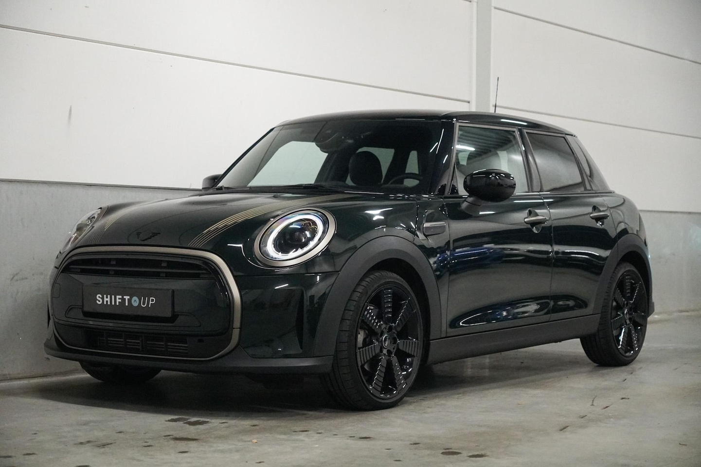 MINI Cooper - Mini 1.5 Resolute Yours Leder | Carplay | Stoelverwarming | 18" - AutoWereld.nl