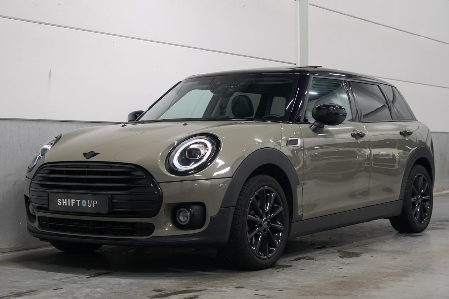 MINI Clubman - Mini 1.5 Cooper Panoramadak | Carplay | Comfort Access - AutoWereld.nl